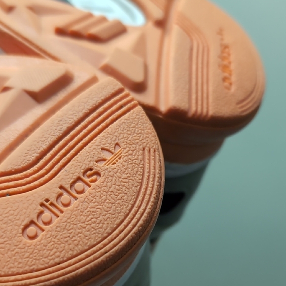 Adidas Cream Sneakers with Pink and Orange Highlights - Picture 5 of 7